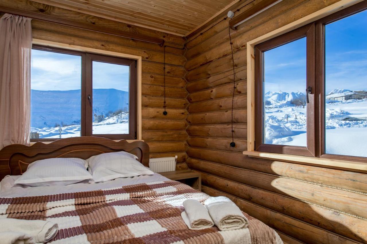 Snow Time Eco Chalet Gudauri Exteriör bild